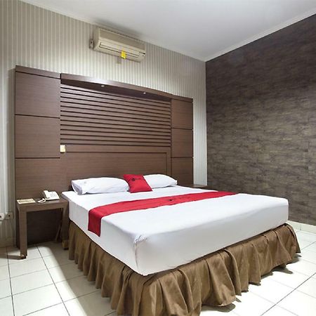 Hotel Reddoorz @ Surapati Bandung Exterior foto