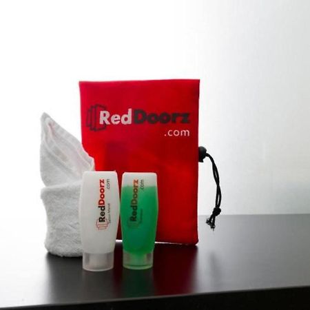 Hotel Reddoorz @ Surapati Bandung Exterior foto