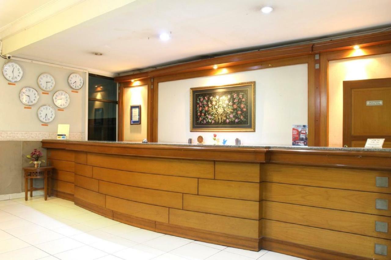 Hotel Reddoorz @ Surapati Bandung Exterior foto