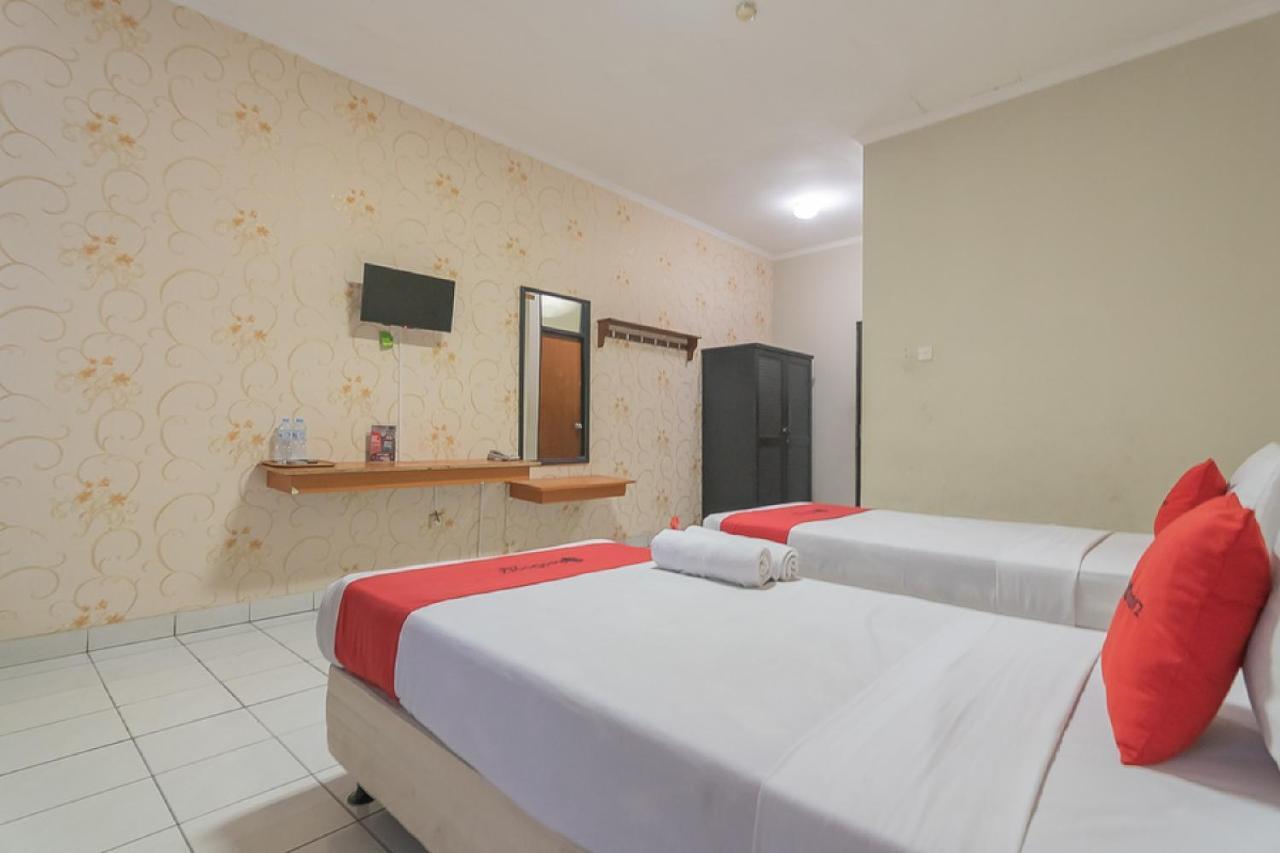 Hotel Reddoorz @ Surapati Bandung Exterior foto
